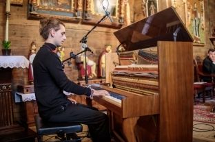Wojtek Szczepanik – piano solo w Powroniku